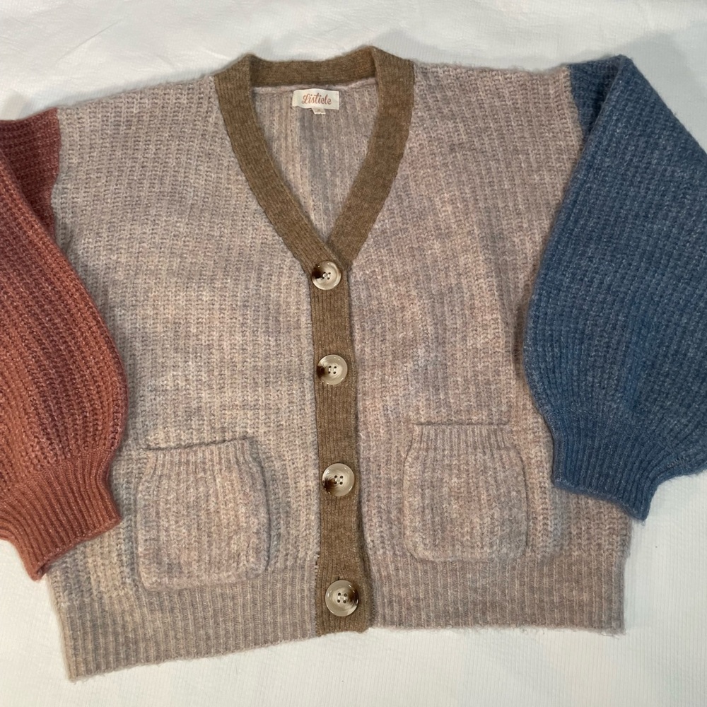 Listicle women’s chunky knit cardigan size small.
